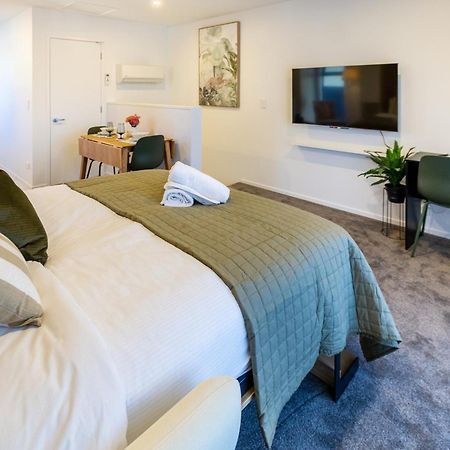 Luxury Studio With Balcony - Close To Supermarket Крайстчърч Екстериор снимка