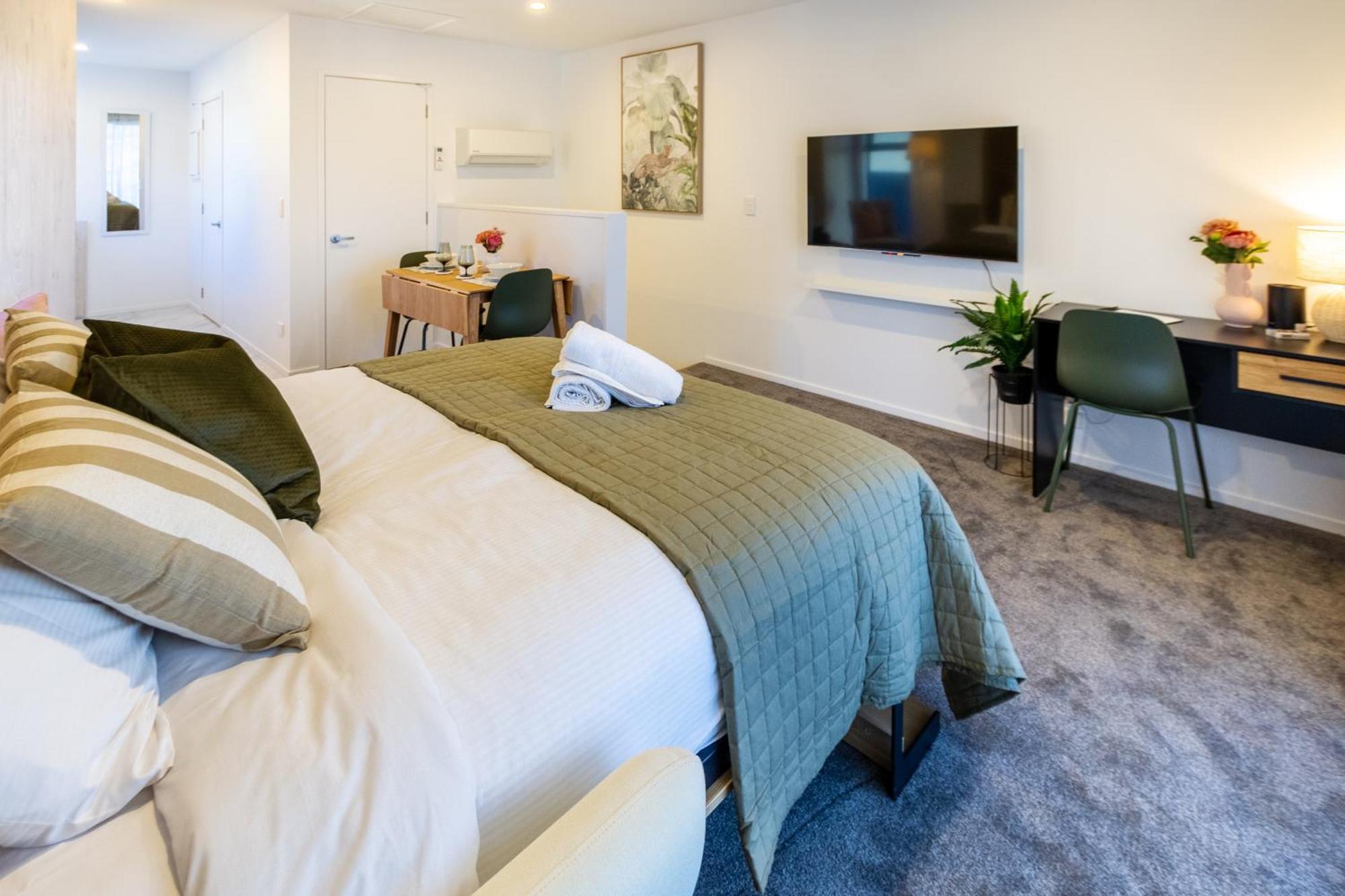 Luxury Studio With Balcony - Close To Supermarket Крайстчърч Екстериор снимка