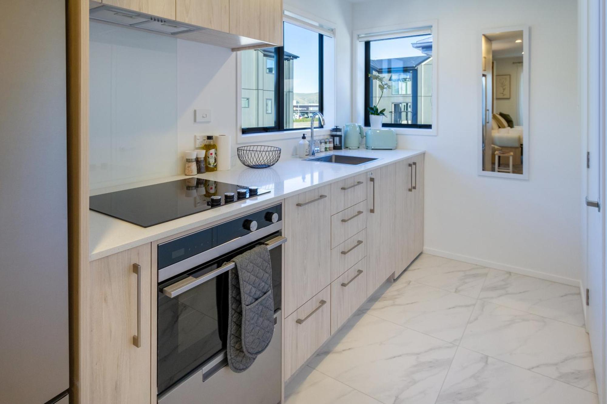 Luxury Studio With Balcony - Close To Supermarket Крайстчърч Екстериор снимка
