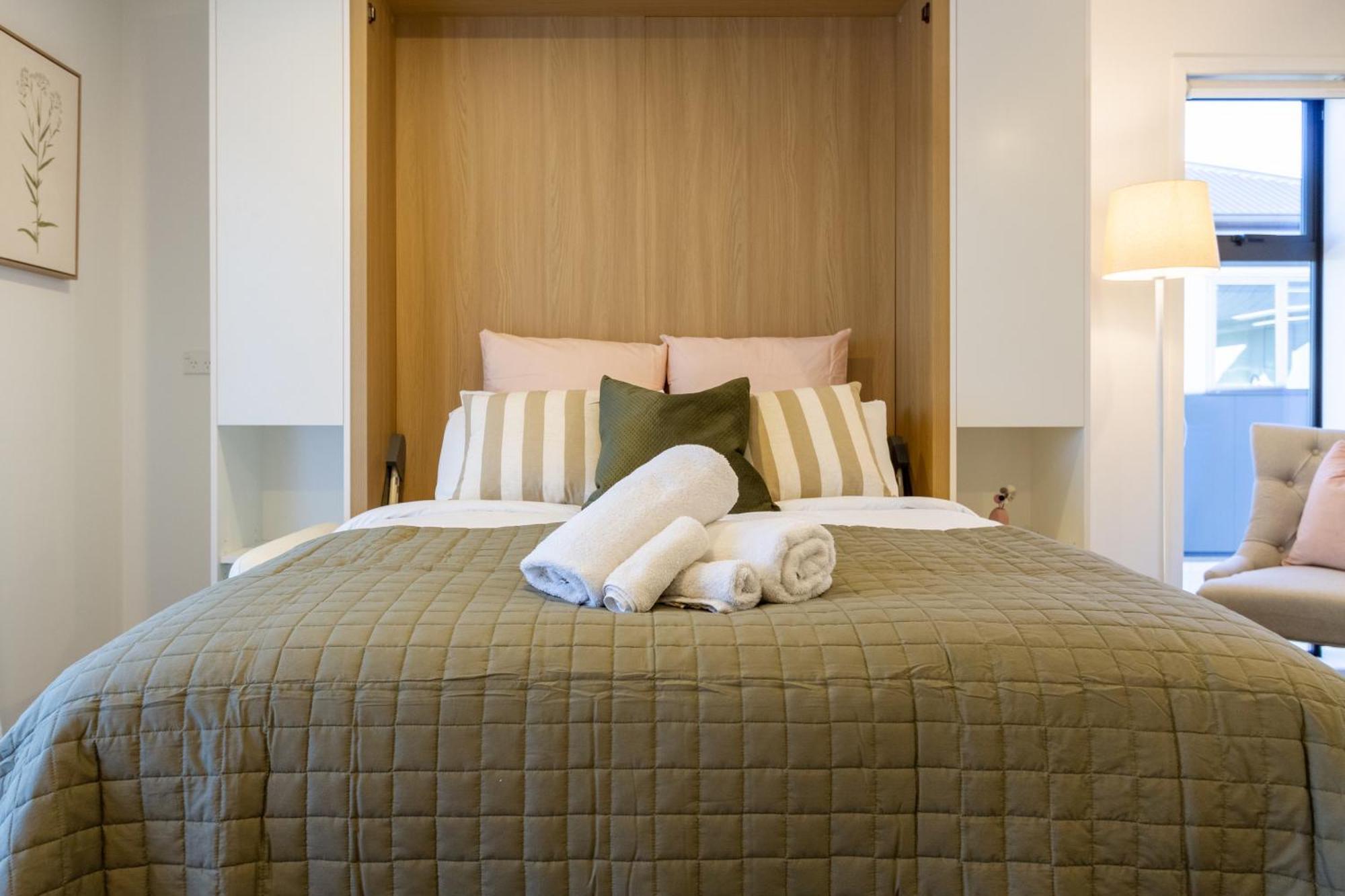 Luxury Studio With Balcony - Close To Supermarket Крайстчърч Екстериор снимка