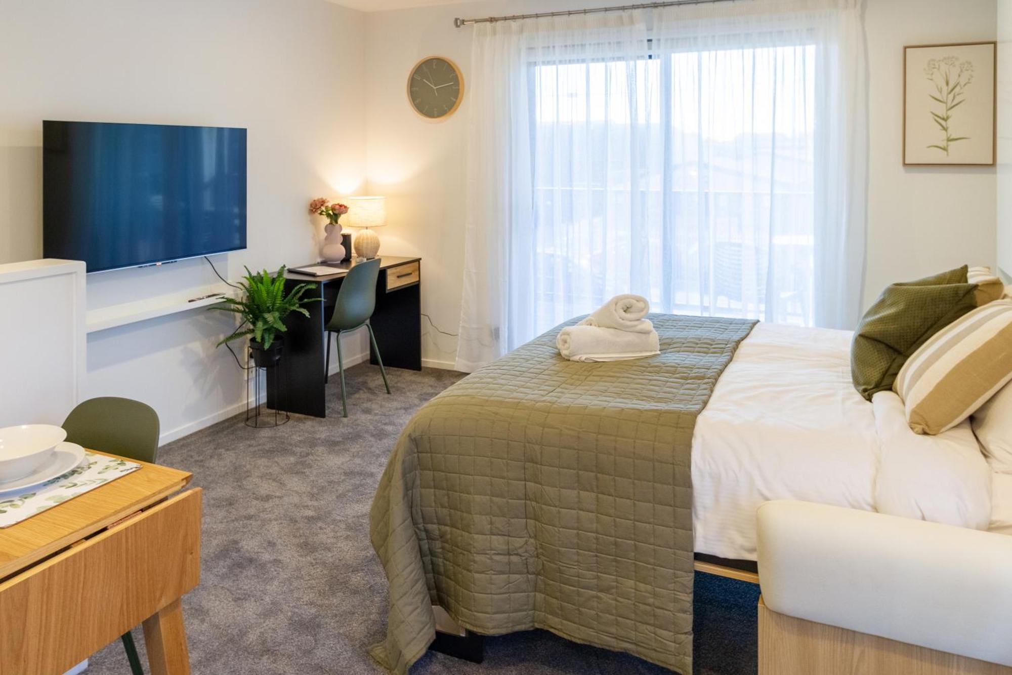 Luxury Studio With Balcony - Close To Supermarket Крайстчърч Екстериор снимка